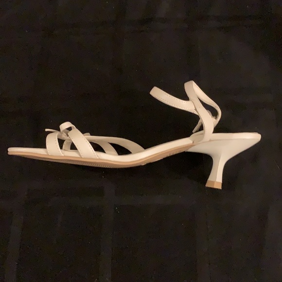 White sandals strap size 7 - Picture 4 of 5